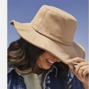 NWT ASN Harper Floppy Hat Tan Felt
FabFitFun Boho Anthropology Packable
Wide $68